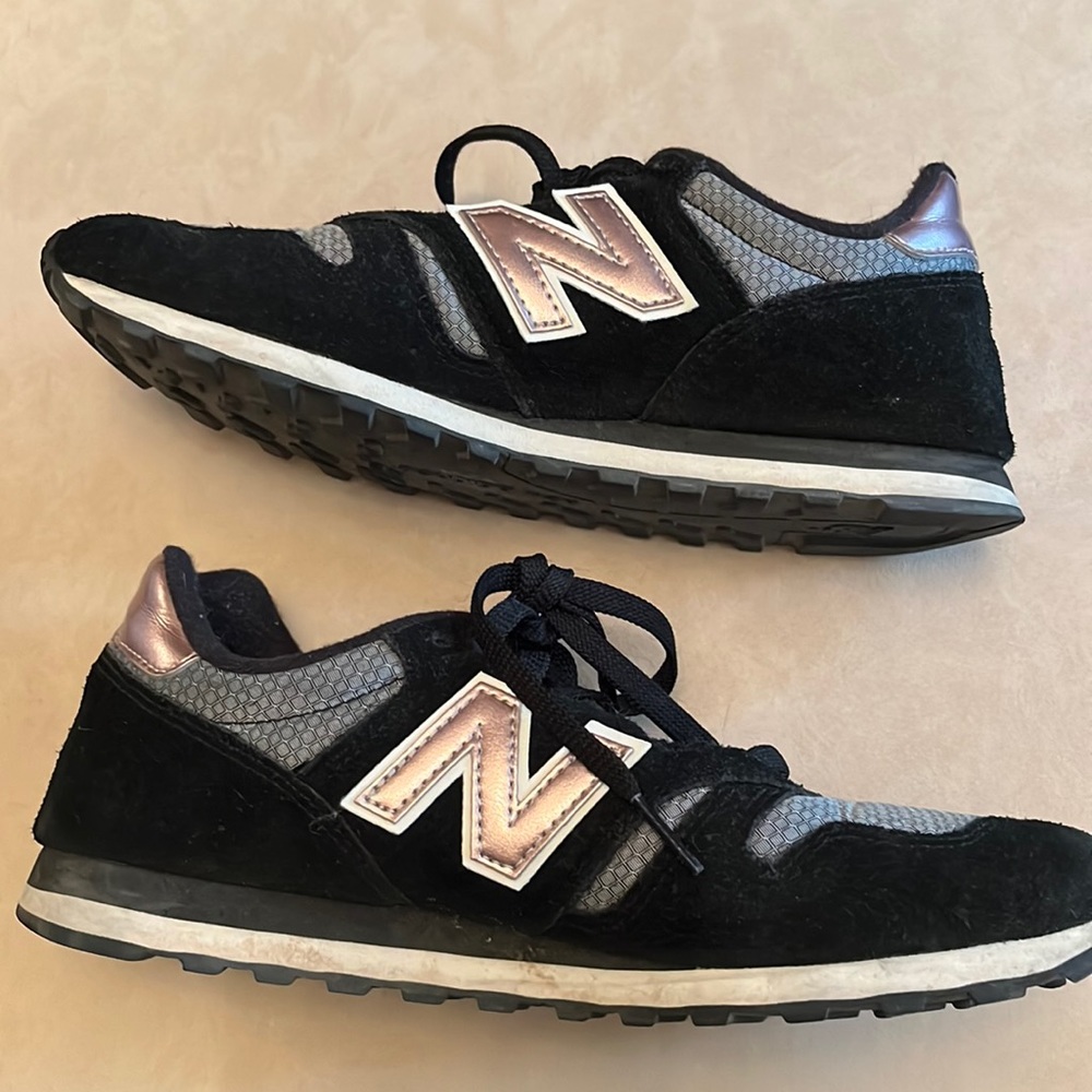 New Balance 373